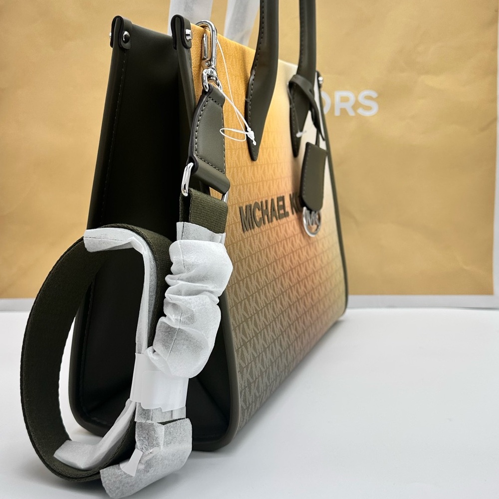 MICHAEL KORS
Mirella Medium Ombré Signature Logo Tote Bag Olive Combo color - Picture 6 of 15